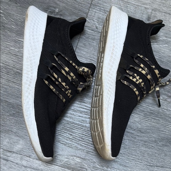 Adidas Women's Black Sneakers with Leopard Print size 9.5 - Picture 6 of 6